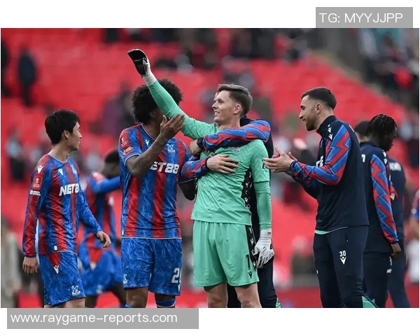 足总杯惊现冷门那不勒斯与曼城战成平局引发全场震惊